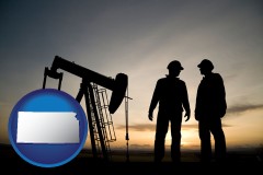 kansas map icon and an oil well and two oil workers at dusk