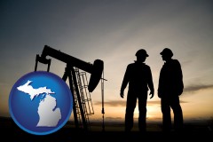 michigan map icon and an oil well and two oil workers at dusk