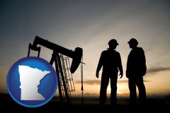 minnesota map icon and an oil well and two oil workers at dusk